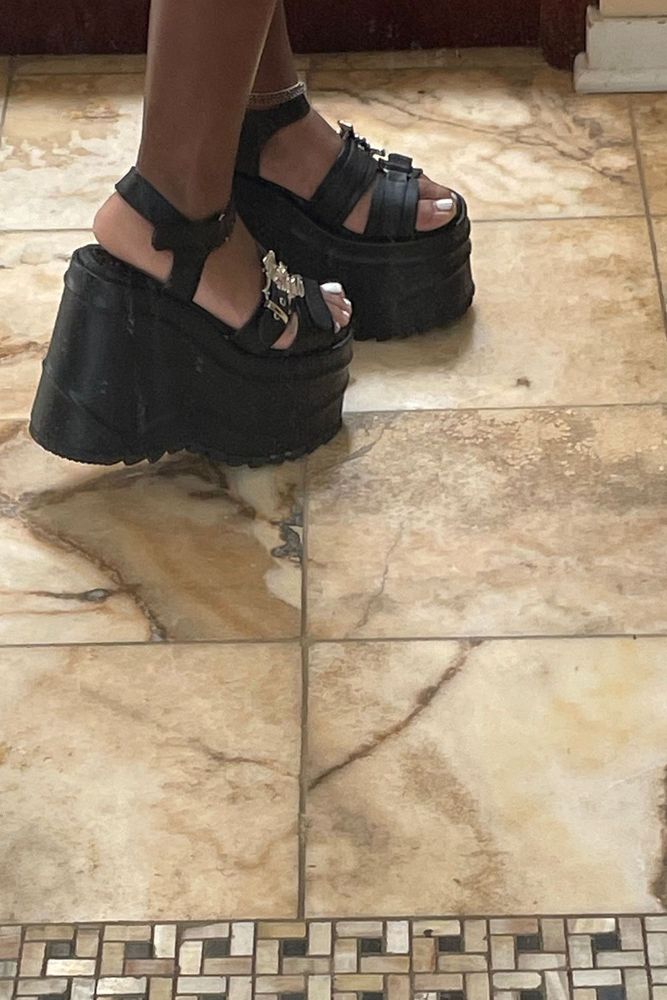chixliv's fit featuring Demonia