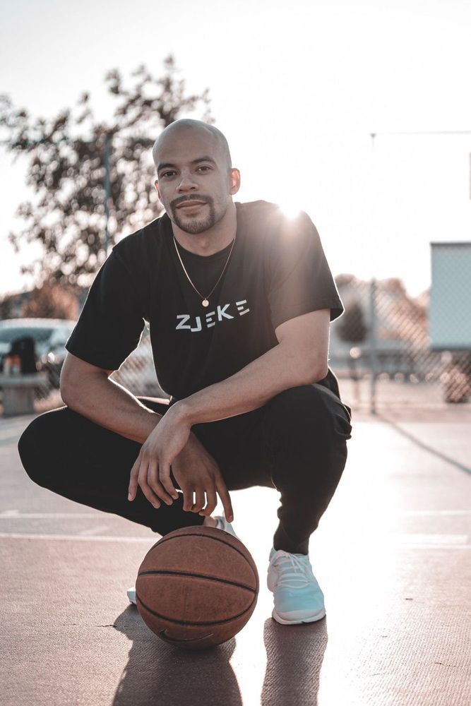 Komoerah's fit featuring Zueike, Nike