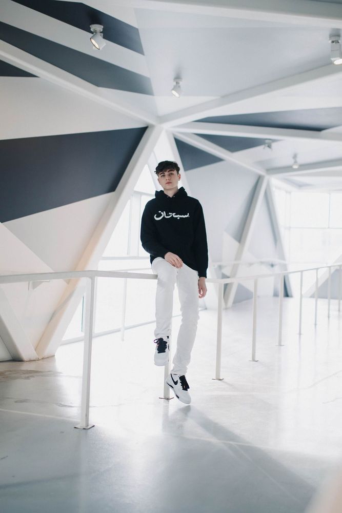 joey's fit featuring Supreme, Nike | 6087743a32ece073ea5767b8, 616399d939990c4146bffa01, 60cfa4a35c12abcba19f8571, 61443cb2893307fb7372cb61, 614687248db6a643ef538d8f