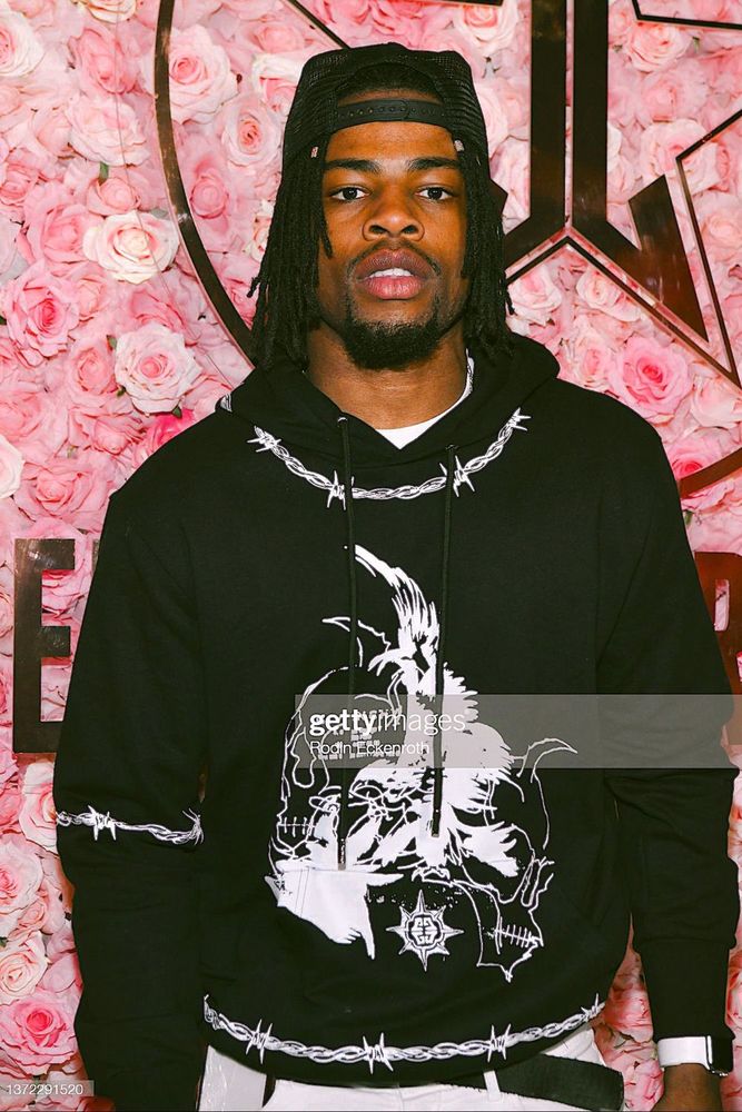 Obi's fit featuring Givenchy, H&M, Nike | 6058c05ca89de8060b148389, 60ae85b3a0a252b7ae445997, 660573ea2b46b08b0c3259a2, 660573eb2b46b08b0c3259a4
