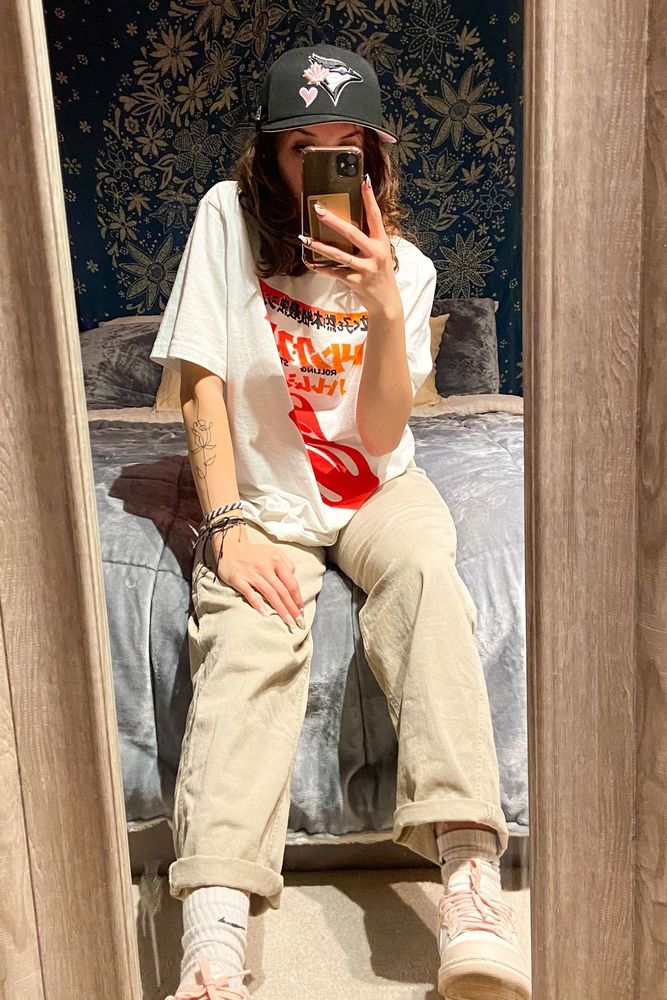 Laurenli's fit featuring Lids, Urban Outfitters, Garage, Nike