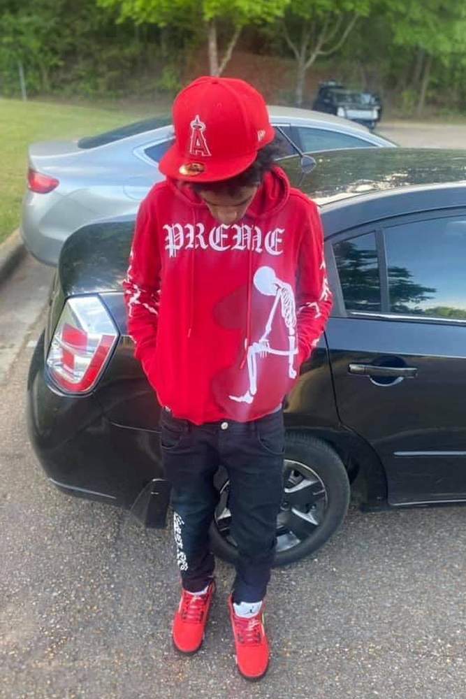 Henrybonny's fit featuring New Era, Supreme, Robin's Jean, Jordan | [object Object], [object Object], [object Object], [object Object]