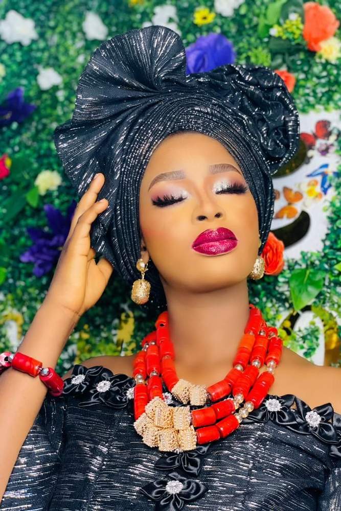 Ewadarasimi's fit featuring AliExpress, Maybelline