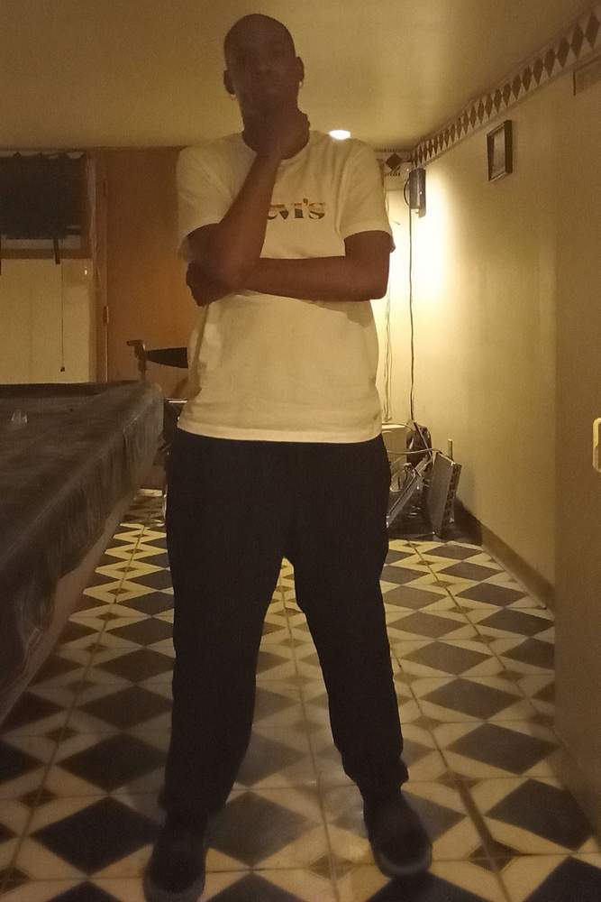 OhPea314's fit featuring Levi's, Russell Athletic, Amazon Basics