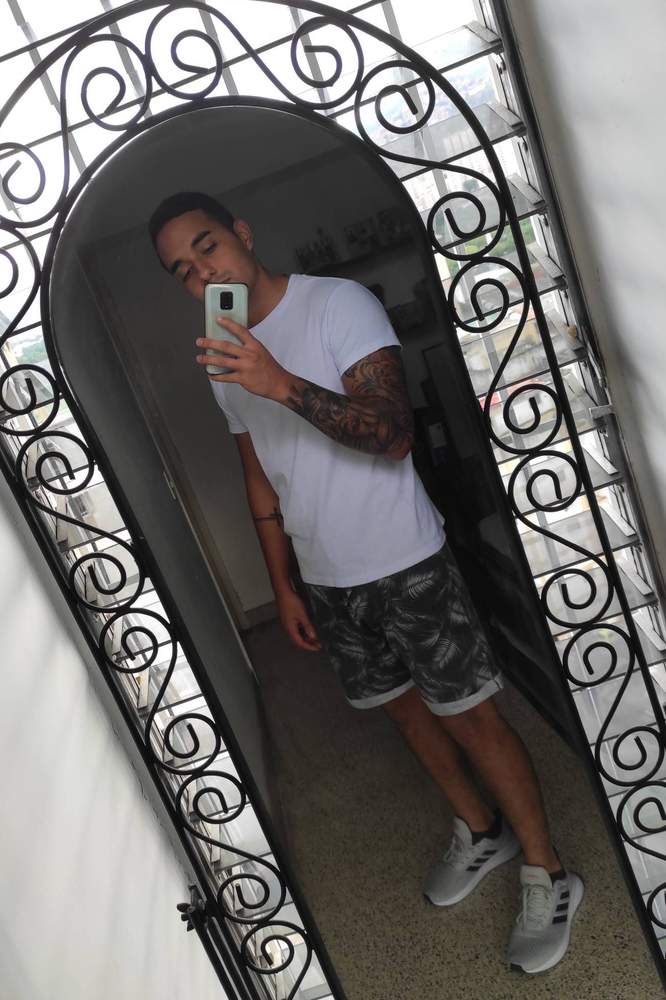 Danielvz's fit featuring Hollister, H&M, Adidas | [object Object]