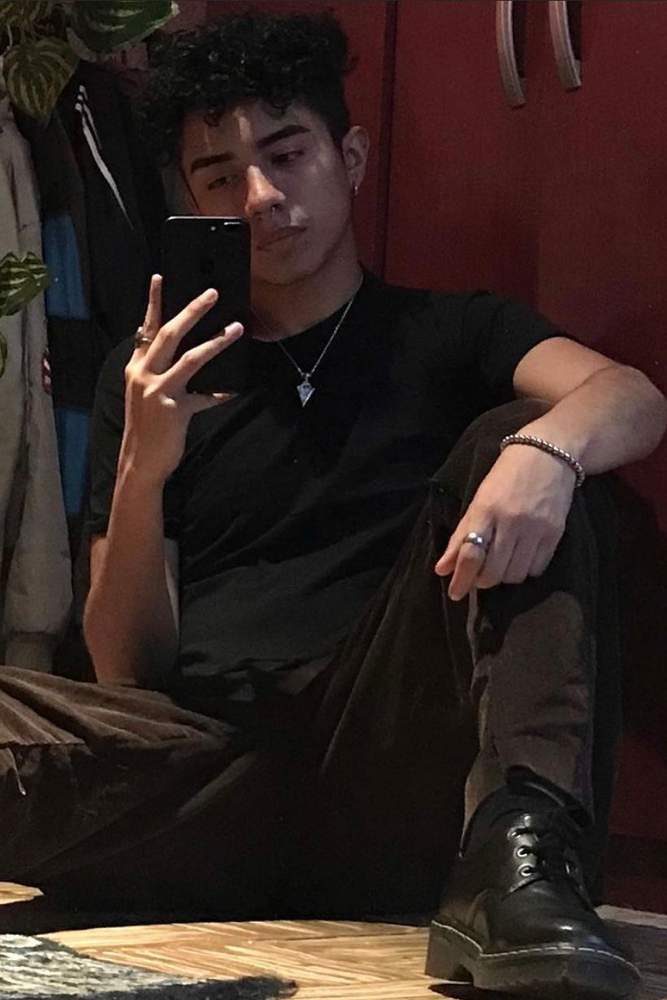 Juajerezl's fit featuring Dr. Martens, Zara, H&M