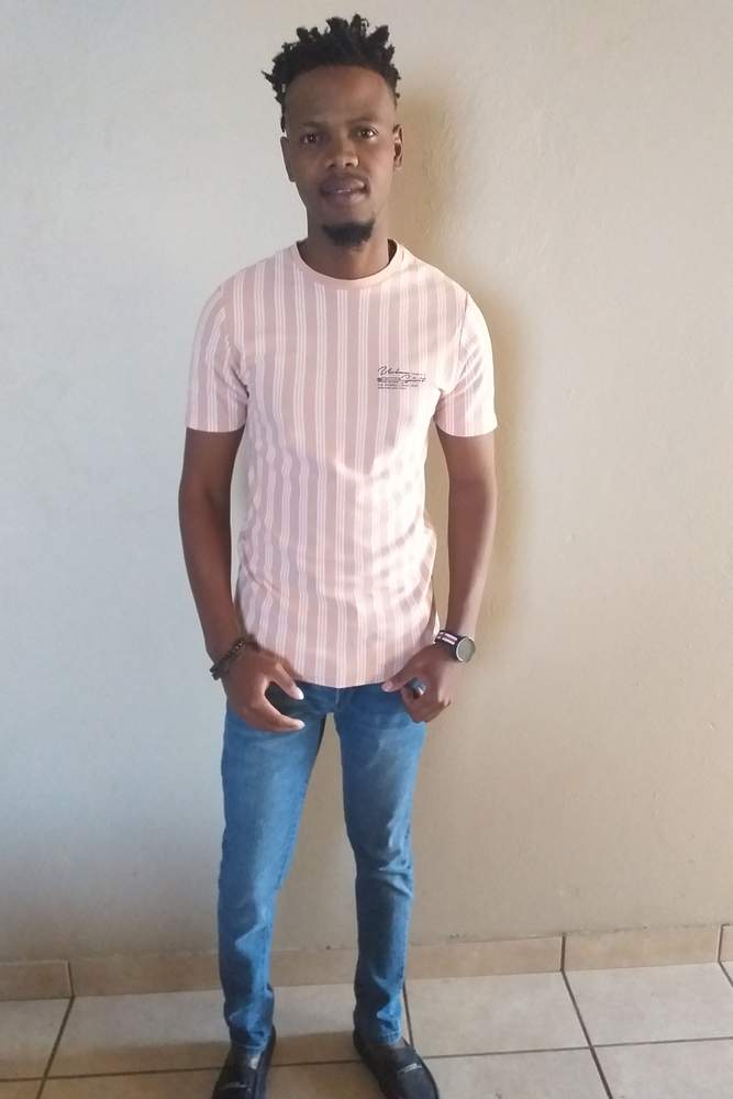 MOLLOH27's fit featuring Levi's, Puma, Kurt Geiger | [object Object], [object Object]