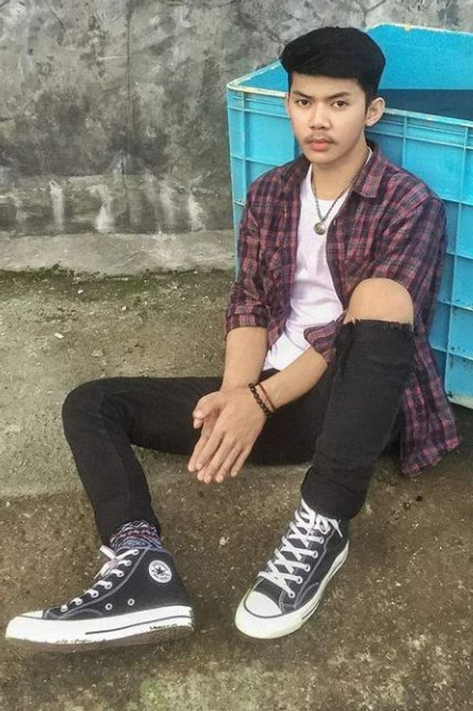 Fauzi146's fit featuring Eighty Eight, Denim&Co, Converse | [object Object], [object Object]