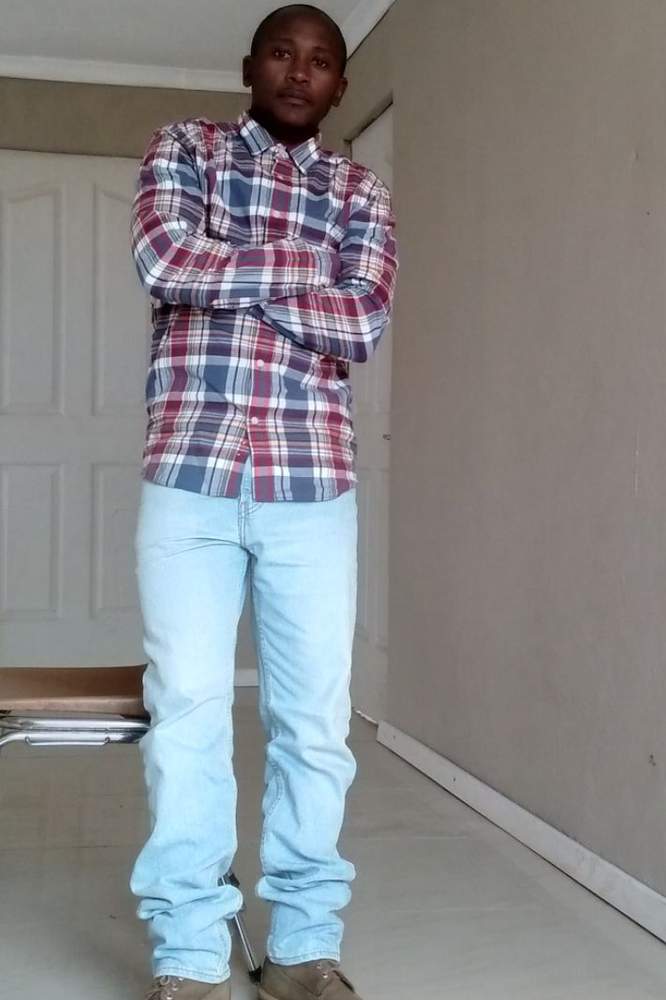 Makaula's fit featuring Woolworths, Levi's | [object Object], [object Object]