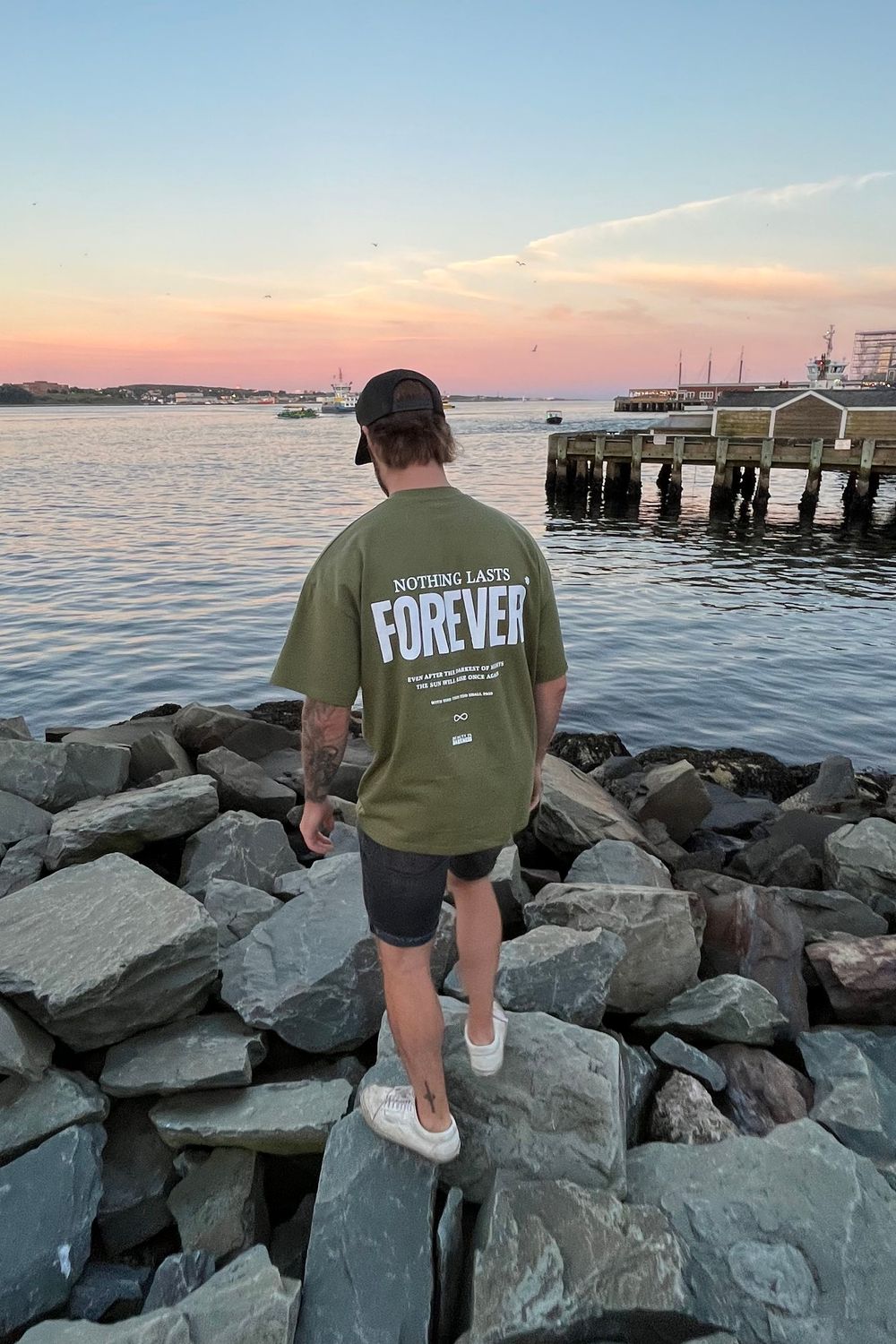 joelexotic's post featuring Hollister, BIND Wear, Vans. Feeling streetwear