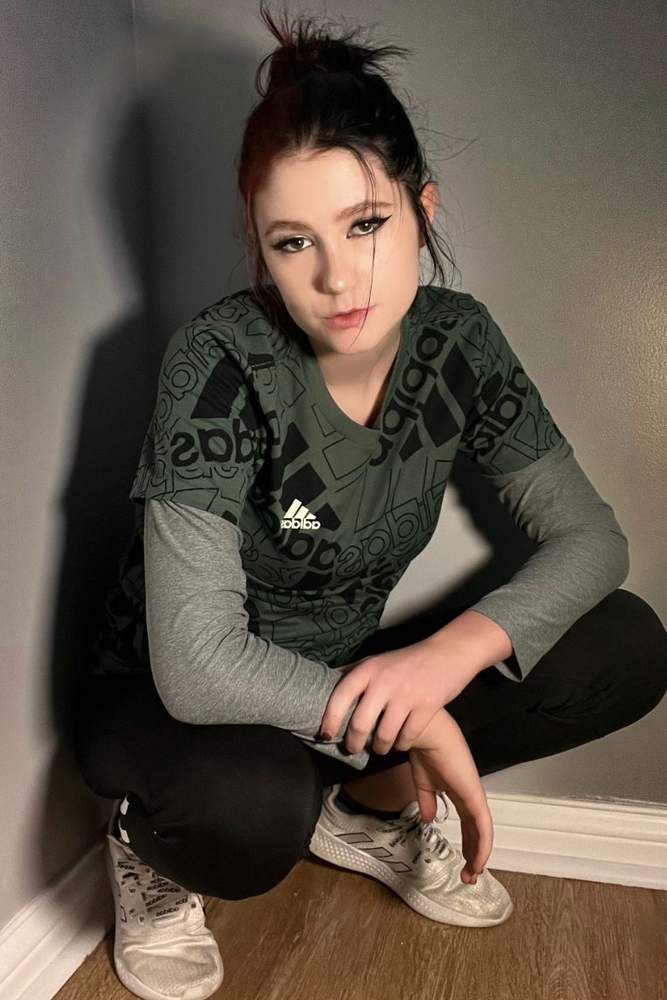 Mazeikeene's fit featuring Apple, Adidas