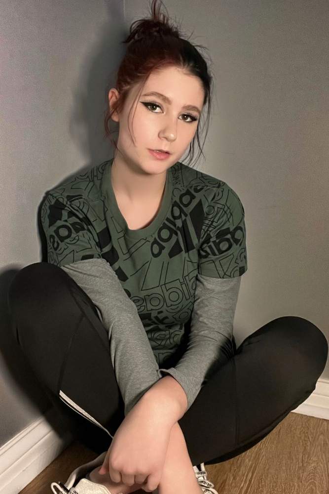 Mazeikeene's fit featuring Apple, Adidas