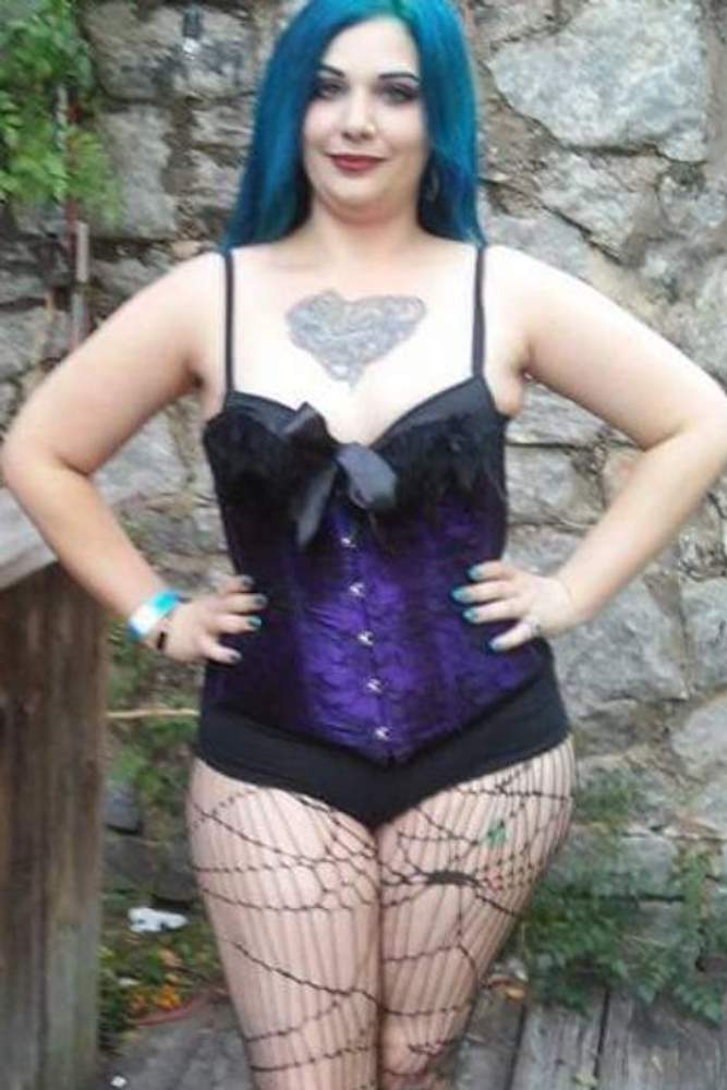 Duvainel's fit featuring Amazon, Hot Topic