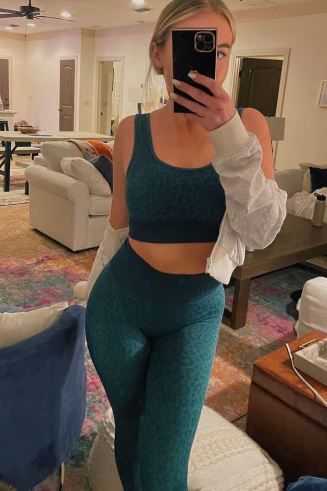 Kayleedodd78's fit featuring Amazon Basics