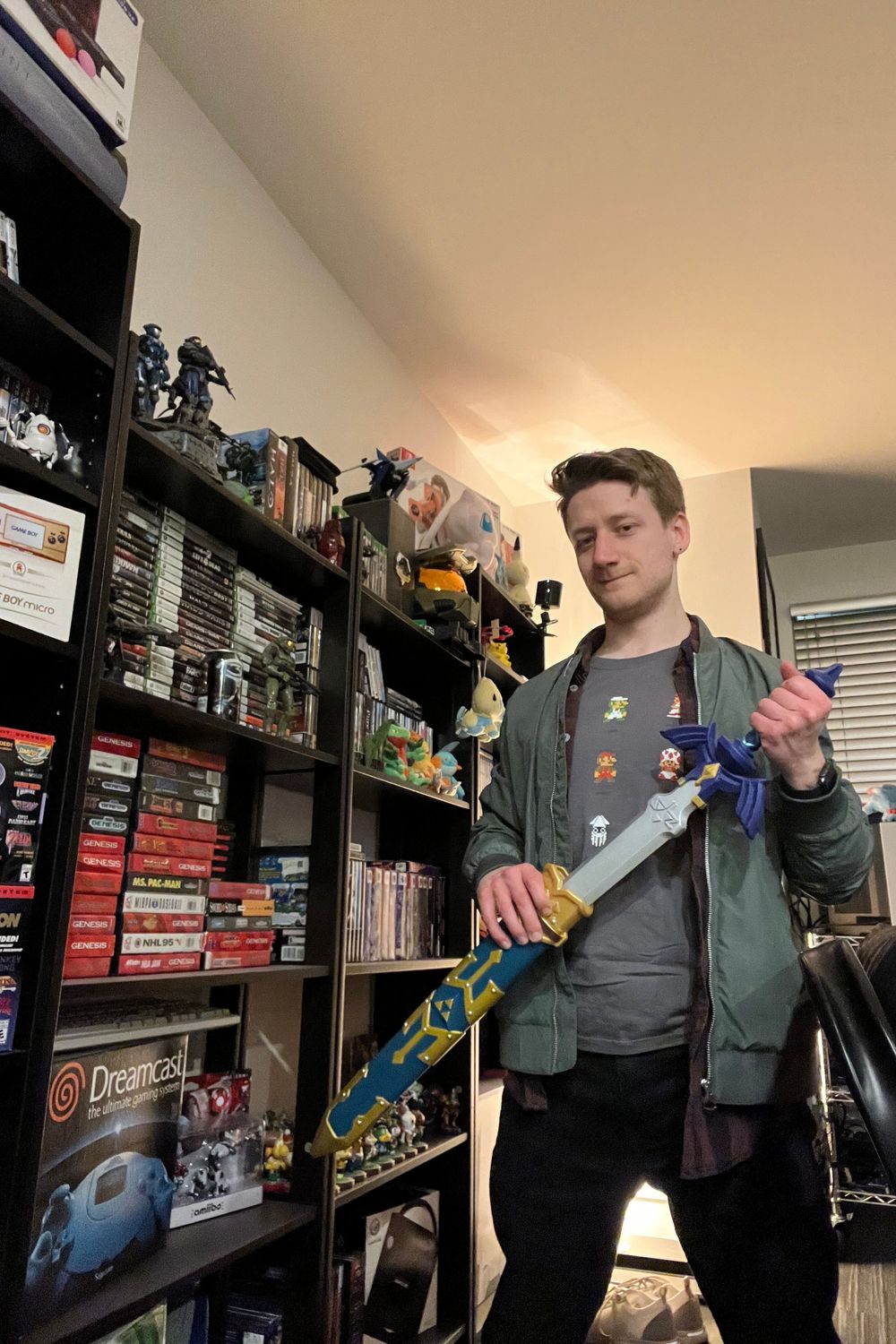 DavidBosc's post featuring H&M, Apple, Uniqlo. Feeling gamer, casual, sword