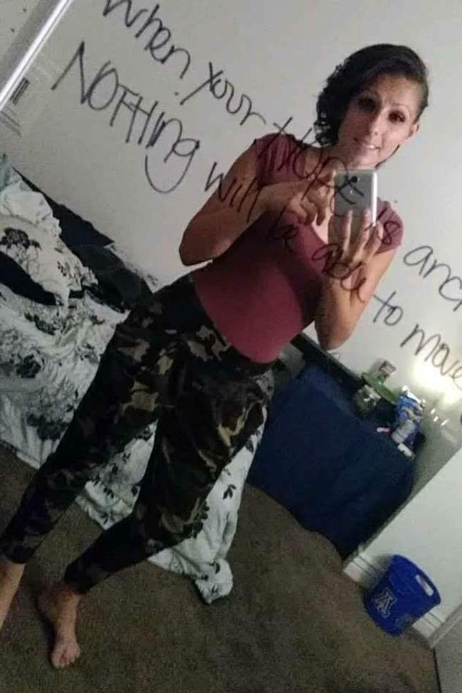 lumamichica's review for Drawstring Waist Camouflage Joggers with Black Short Sleeve Square Neck Top