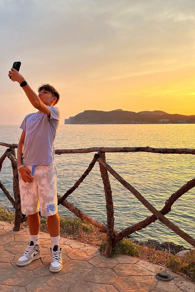 Dawidm's fit featuring Champion, Nike, Zalando, Apple