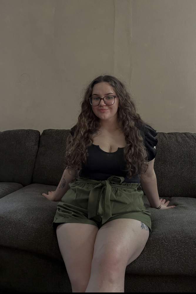 Momlifewithmaddie's fit featuring Amazon Basics