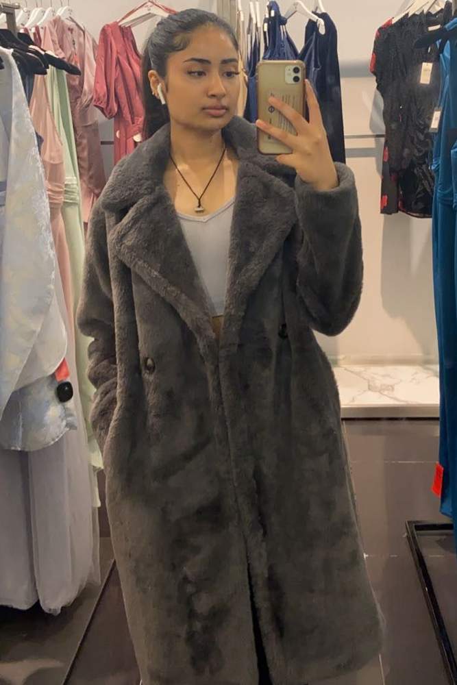 kri's review for Love & Roses Cream Long Line Oversized Lapel Faux Fur Coat