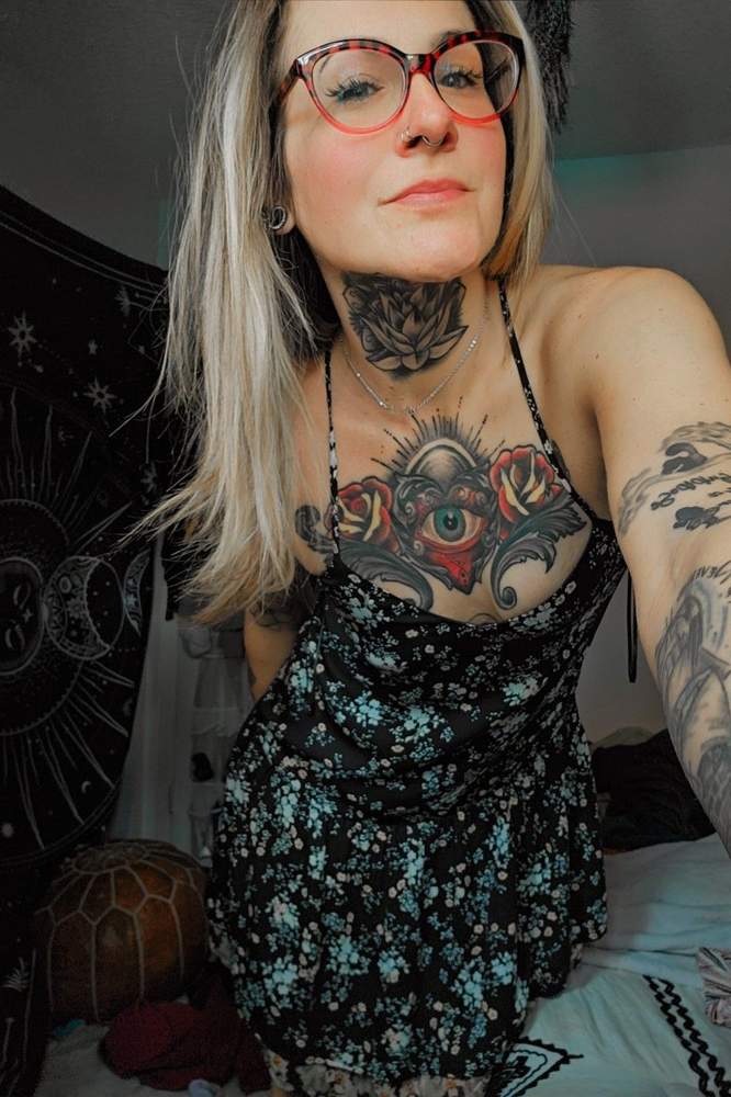 Theonenic's fit featuring Vera Wang