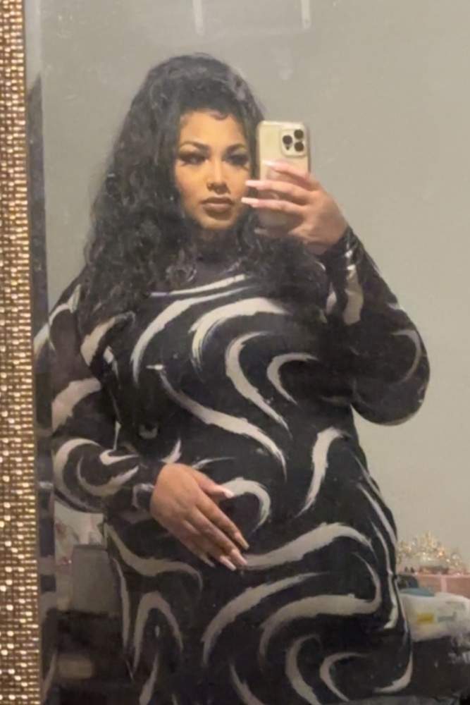 Kianalynnn's review for Shea Mesh Maxi Dress - Black/combo