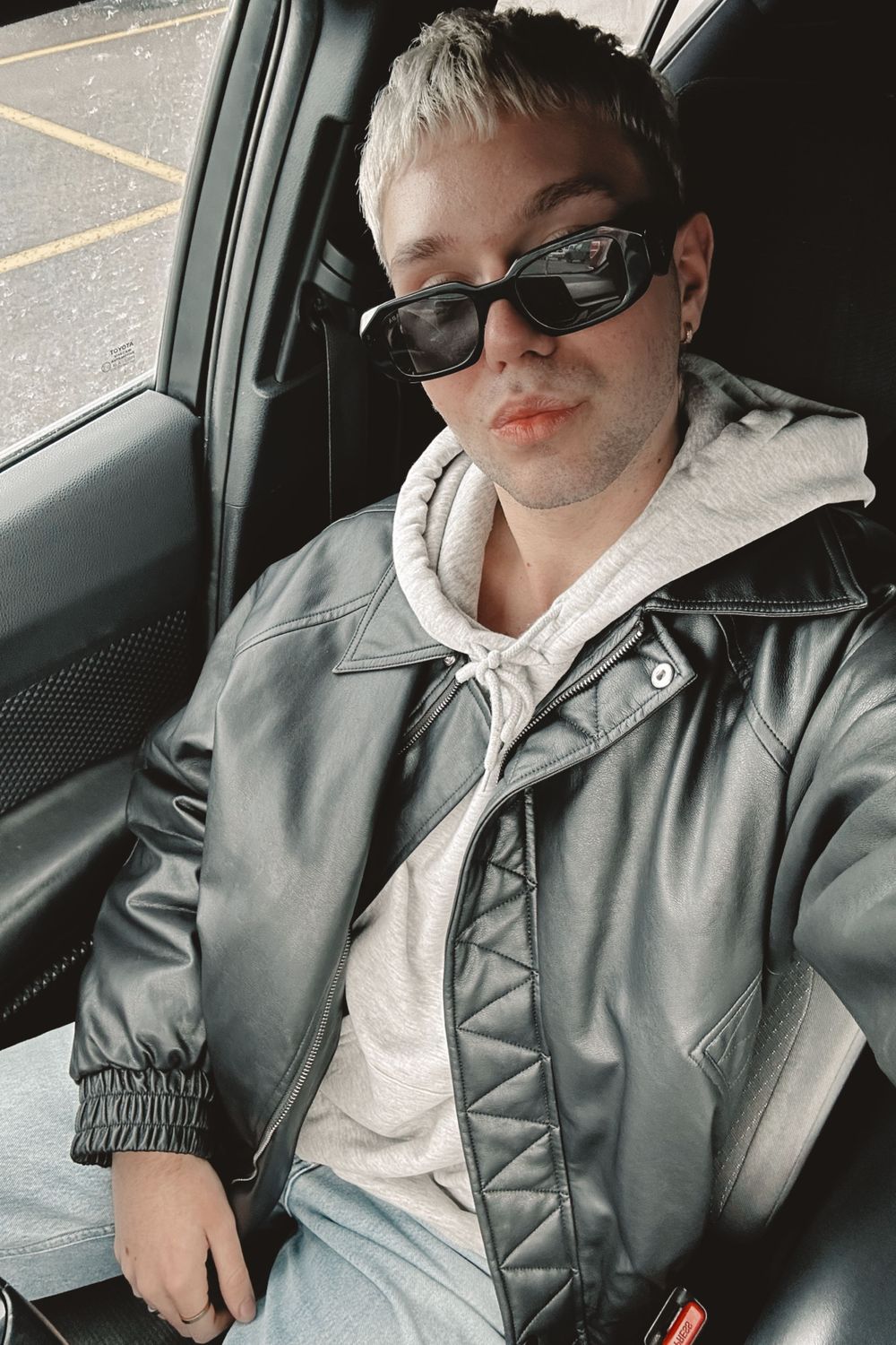 Post featuring 90's Crop Mid Rise Straight in Nerve