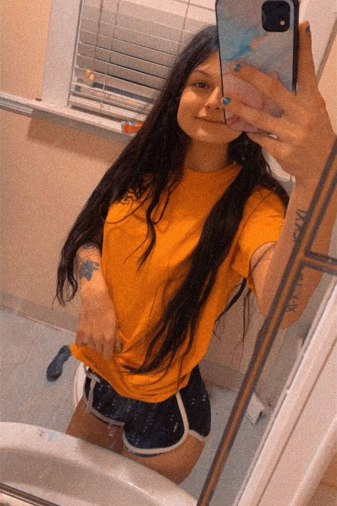 suee18's fit featuring Hanes, Fruit of the Loom