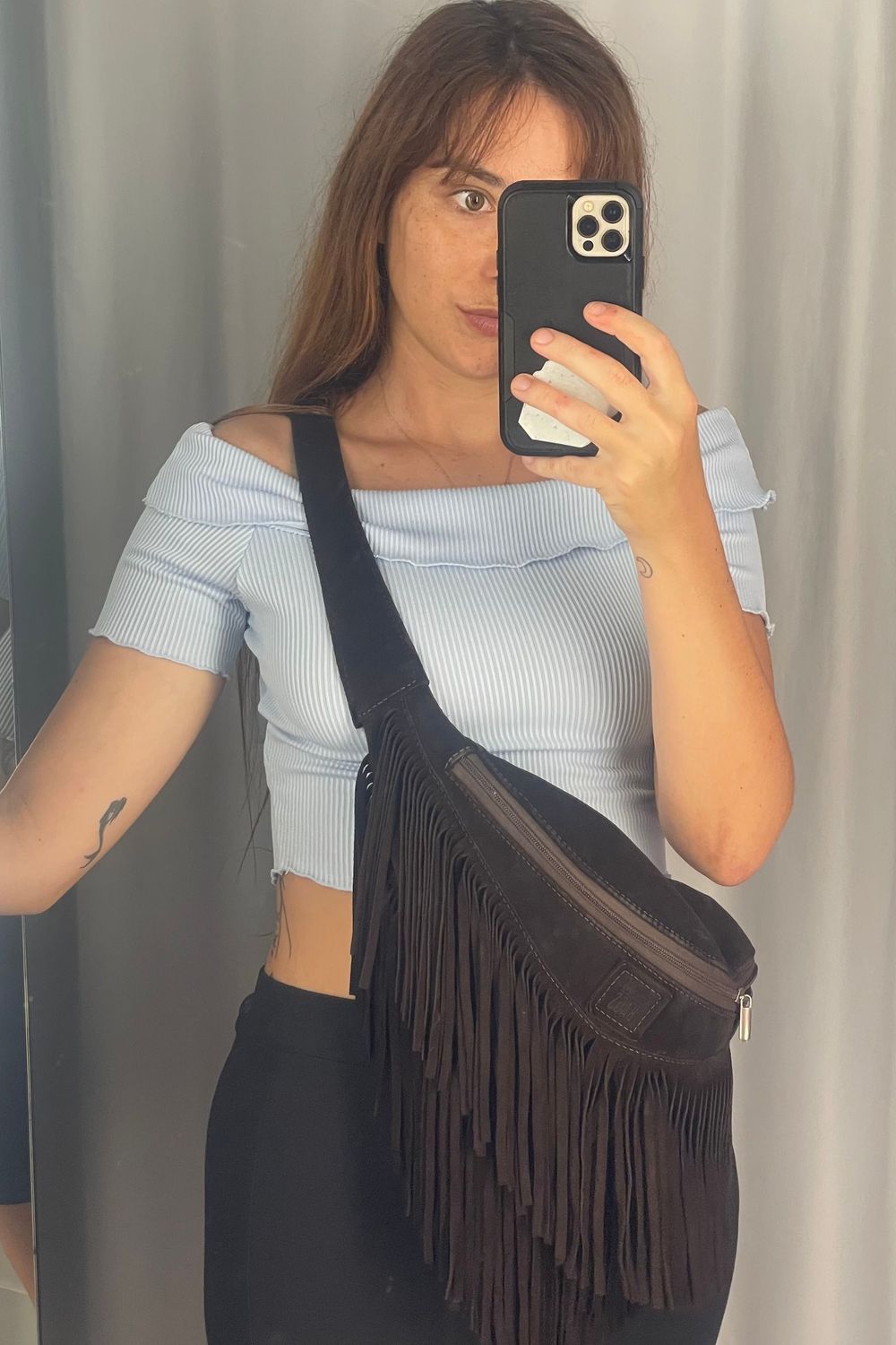 Post featuring Zamszowa duża nerka z frędzlami CARDINAL BOHO