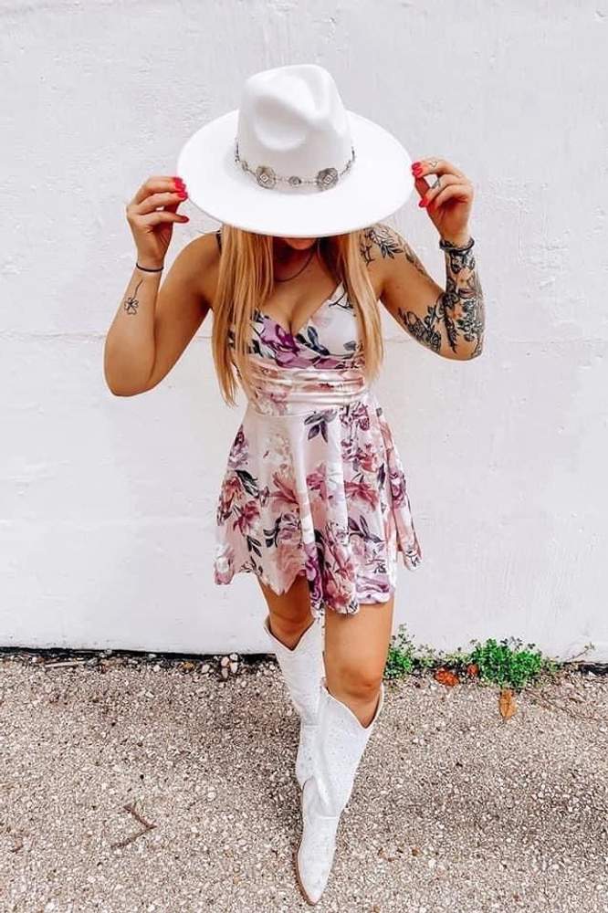Kayleedodd78's fit featuring Amazon Basics, The Hat Store, Boot Barn
