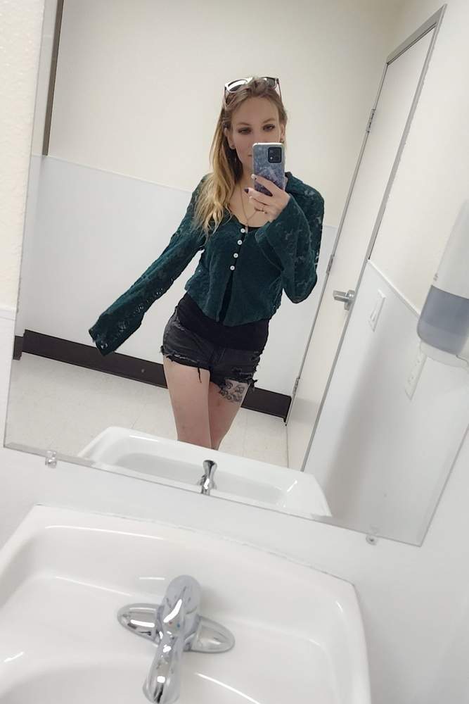 Cookie2u's fit featuring Hollister, GAP