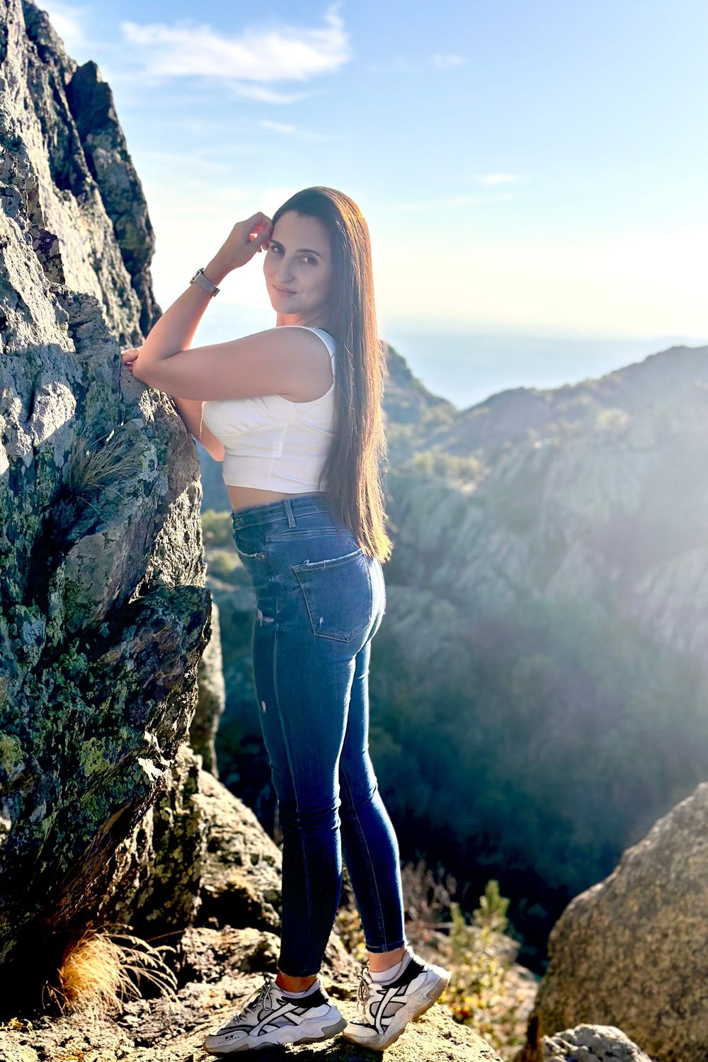 Post featuring Женский укороченный топ на бретелях, женская одежда для девочек Y2k, топы с разбитым кодом, распродажа Fy2024 на AliExpress