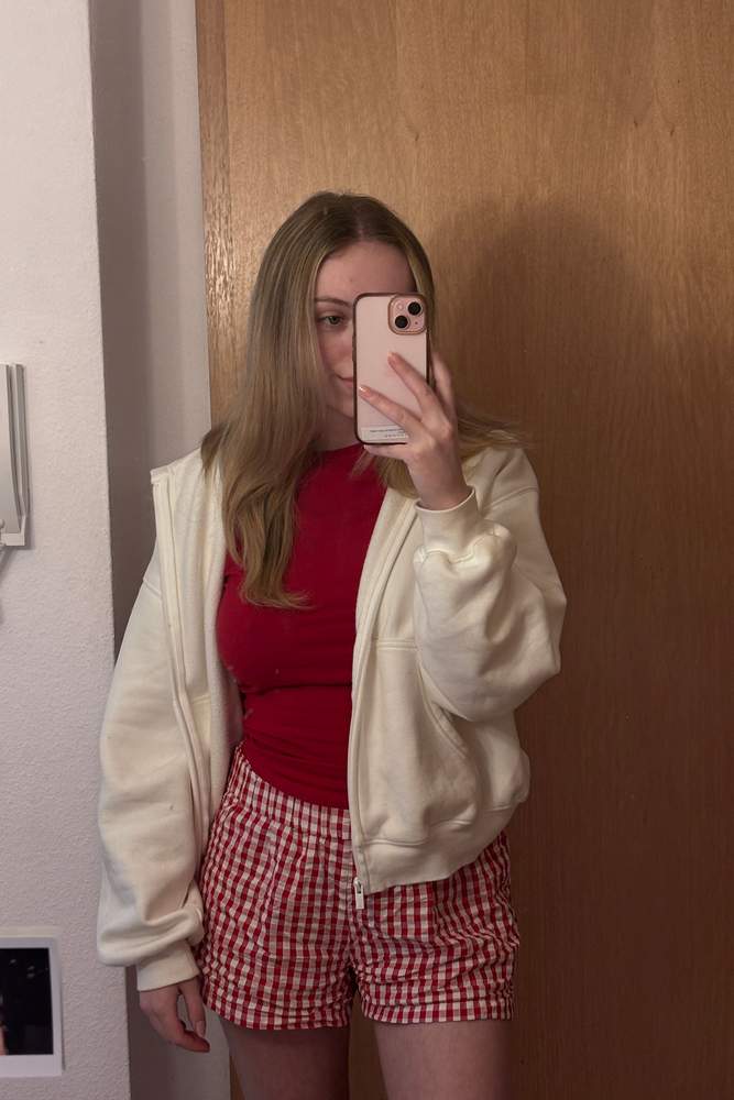 oliviathorun's fit featuring Primark, Garage, Aritzia | [object Object], [object Object], [object Object], [object Object]