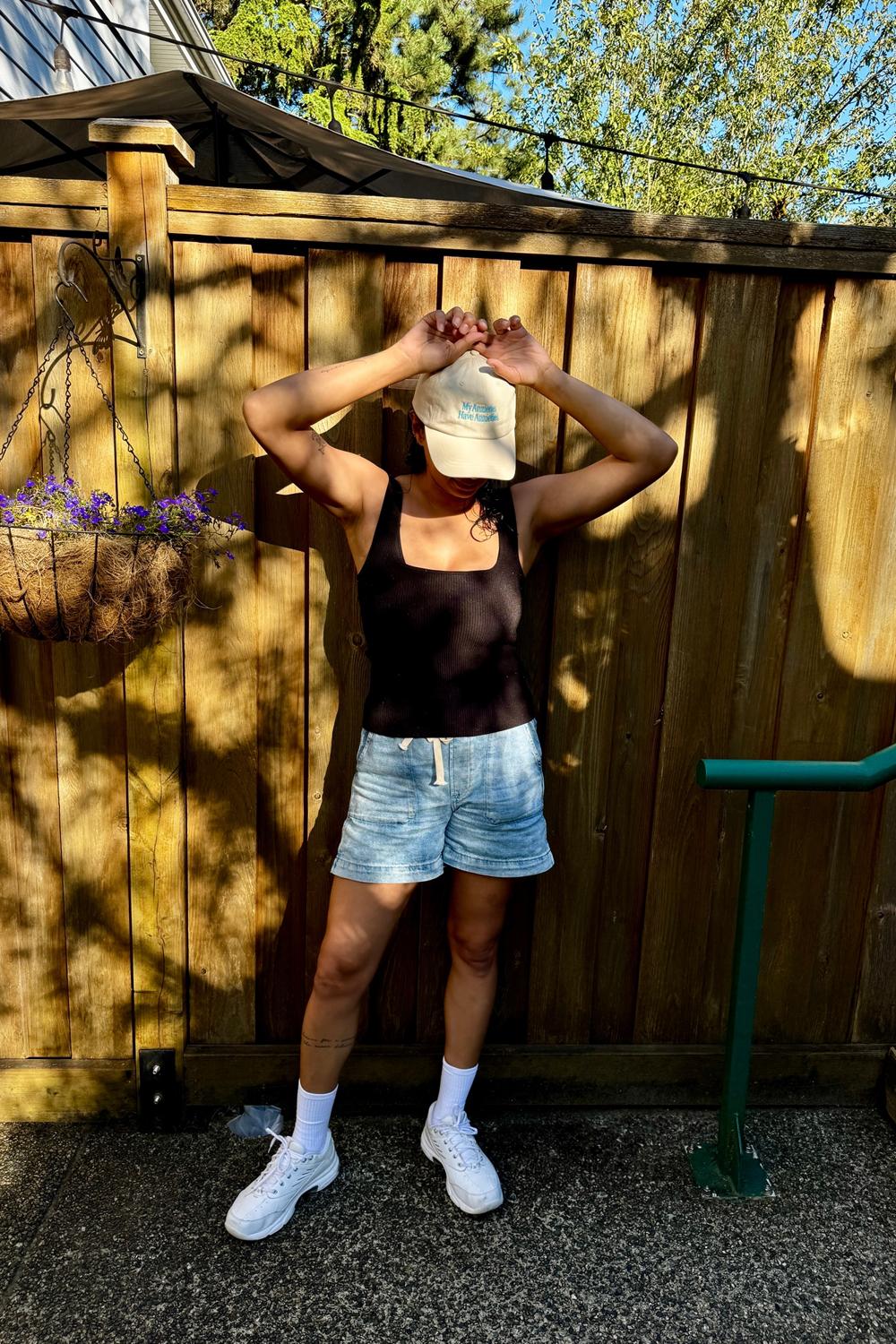 evelinacdj's post featuring New Balance, Ardene, GAP, Peace-Collective. Feeling summer, relaxed, casual, comfortable