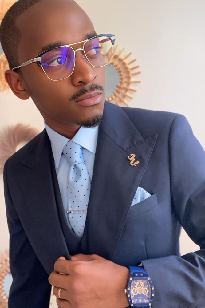 Masterclass's fit featuring Suit Supply, Guess | 608f75cc7242cabb012a30f6, 608f7b607242cabb012a3101, 609845d5597ca1f6438835e9