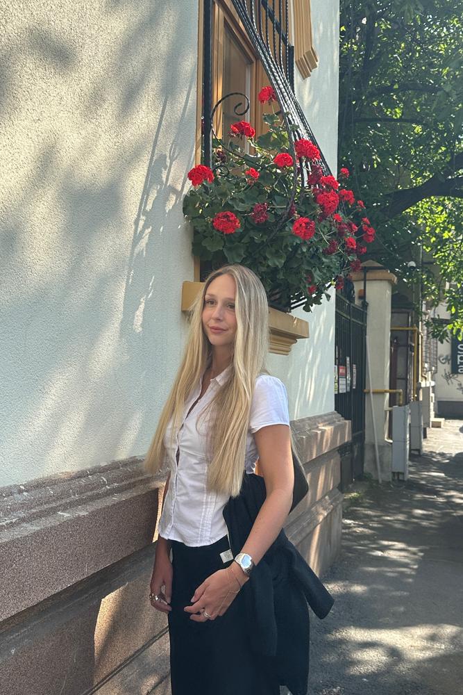 emmajo's fit featuring Hollister | 6058c05ca89de8060b148389, 6058c275a89de8060b148395, 608e0e4d32acb98ea46e05a3, 608f71297242cabb012a30e2, 608f7b607242cabb012a3101