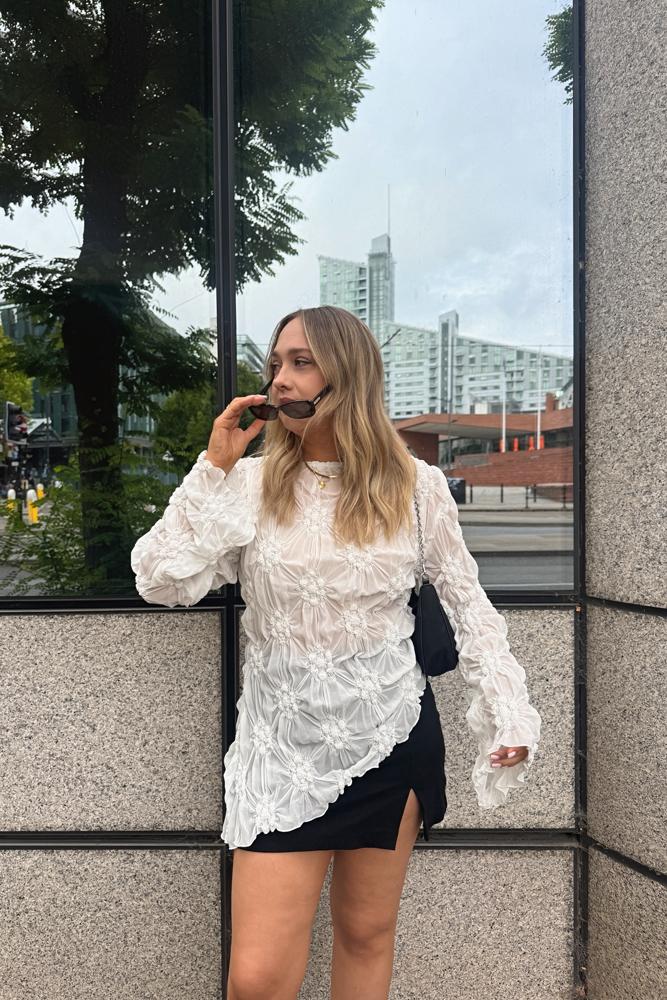 Beckahake's fit featuring Quay Australia, Prada, Peppermayo | 6058c05ca89de8060b148389, 608792b28296ac83a0251352, 608e0e4d32acb98ea46e05a3