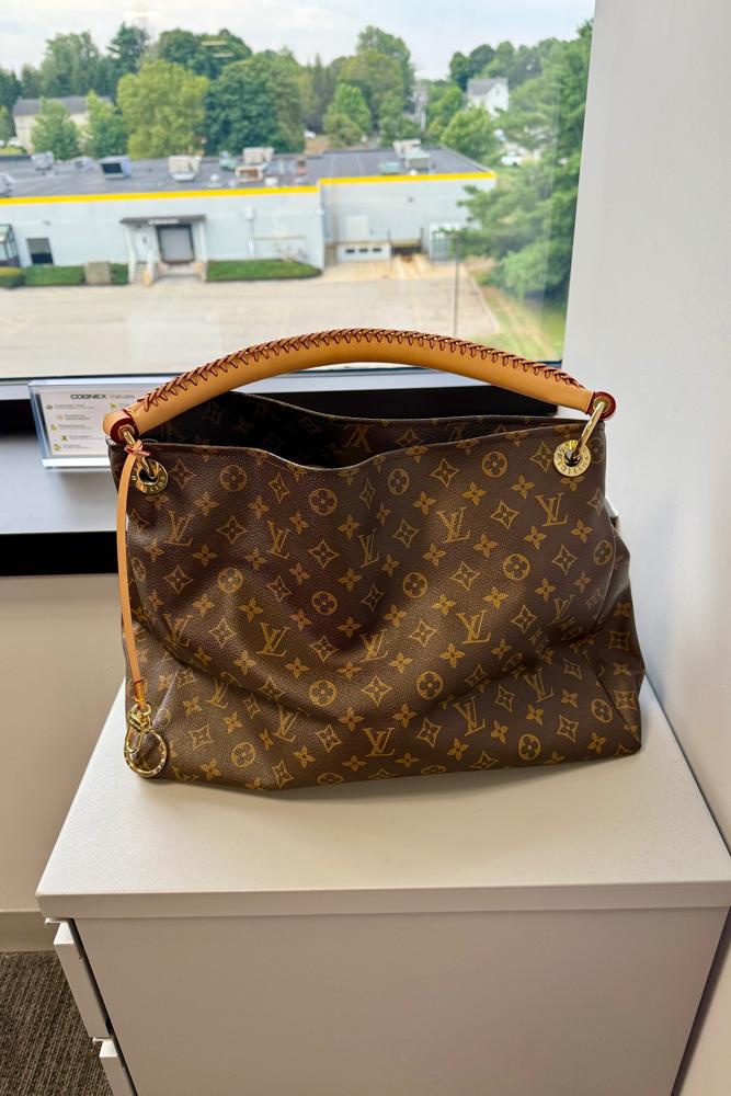 GAviv's fit featuring Quince, Club Monaco, Louis Vuitton | [object Object], [object Object], [object Object], [object Object], [object Object]