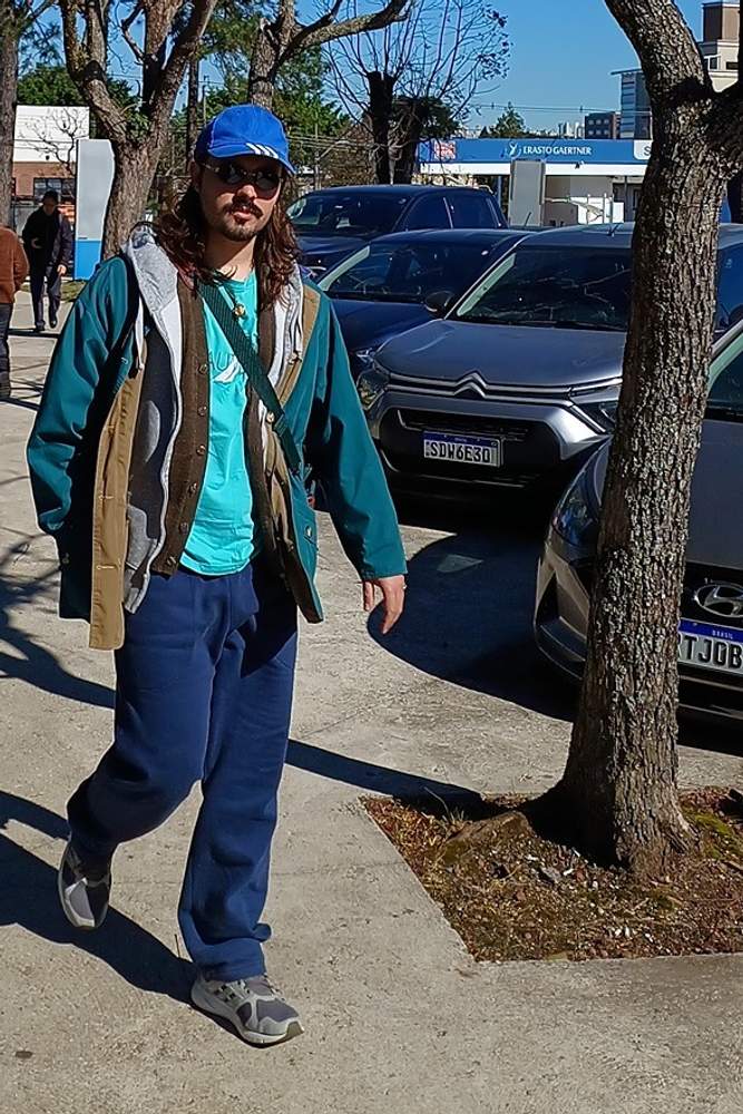 Lukepeder's review for Vintage 2000's GAP Spell Out Zip Up Hoodie - L
