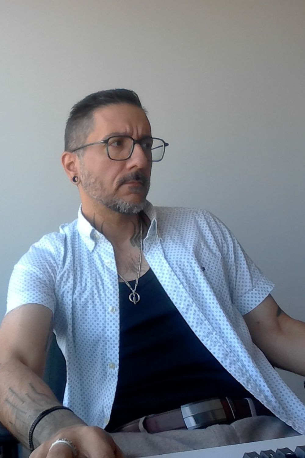 DaleFu's post featuring Tommy Hilfiger, Simons, Banana Republic. Feeling summer, relaxed, trendy, casual, ootd, comfortable