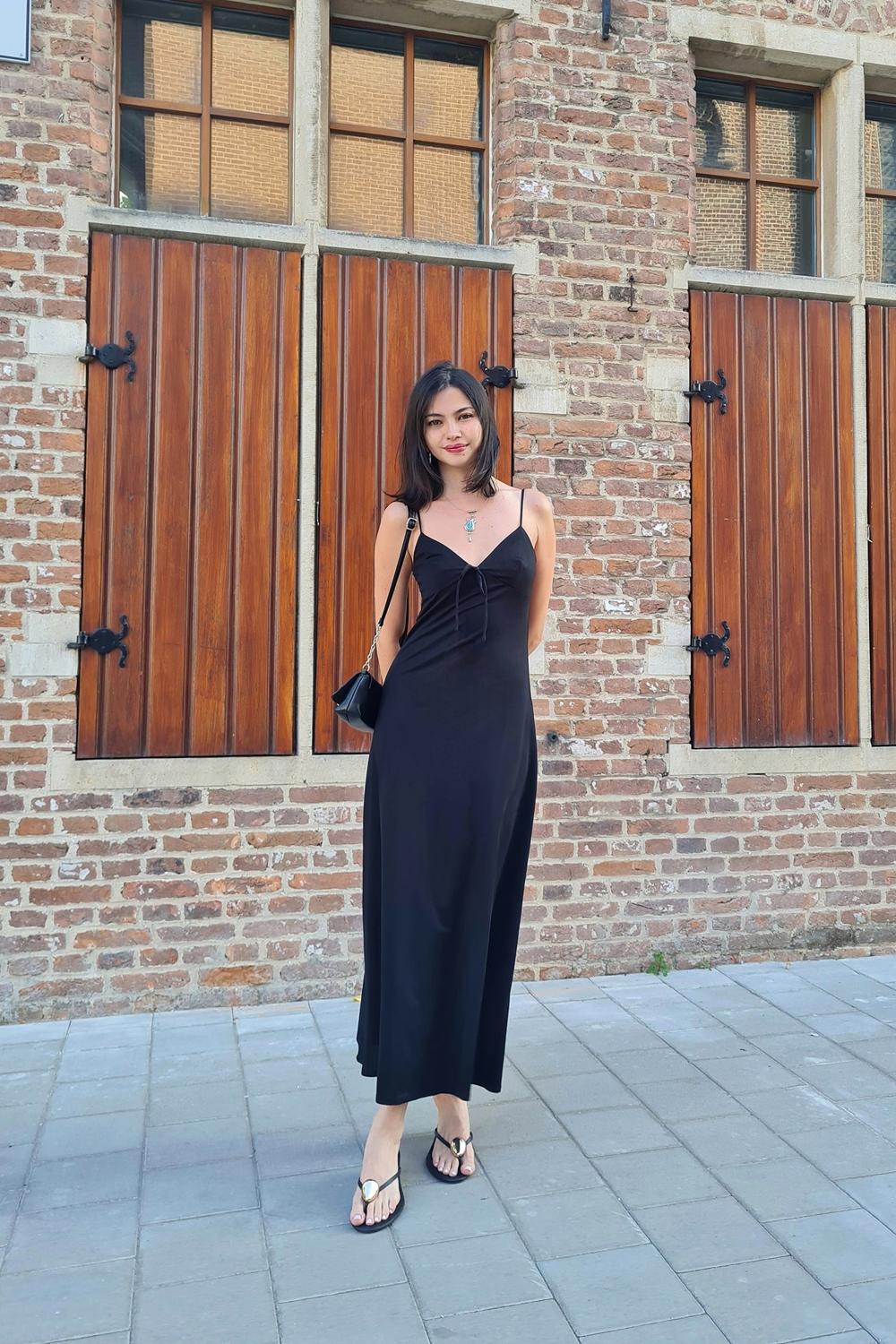 Post featuring H & M - Heeled flip flops - Black