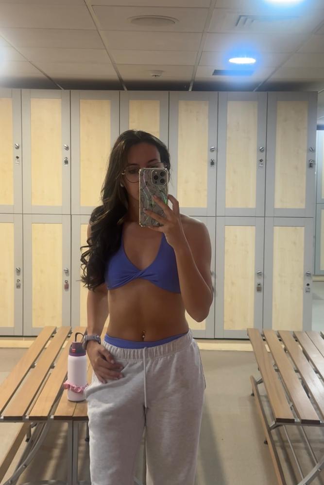 Jesslewis's fit featuring Kikiva, Cotton On | streetwear, cute, relaxed, trendy, casual, ootd, gym, gymgirl, spotys