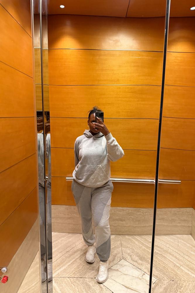 OnTheDailyWithBaylie's fit featuring Alo Yoga | sweats, fall, relaxed, athletic