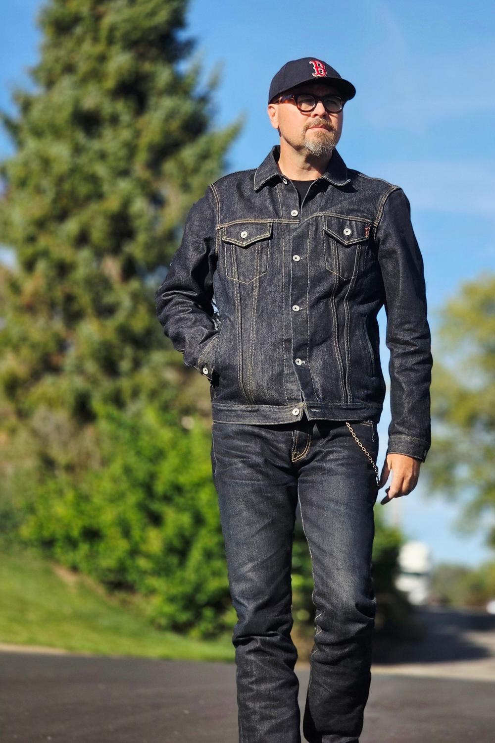 Post featuring 10.5 oz Cotton Tubular Gusset T-Shirt - Black