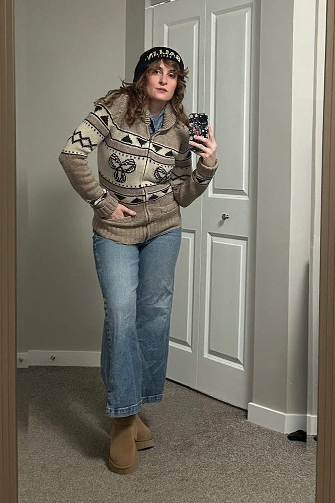 DaniTrics's fit featuring UGG, GAP, Amazon Basics, Aritzia