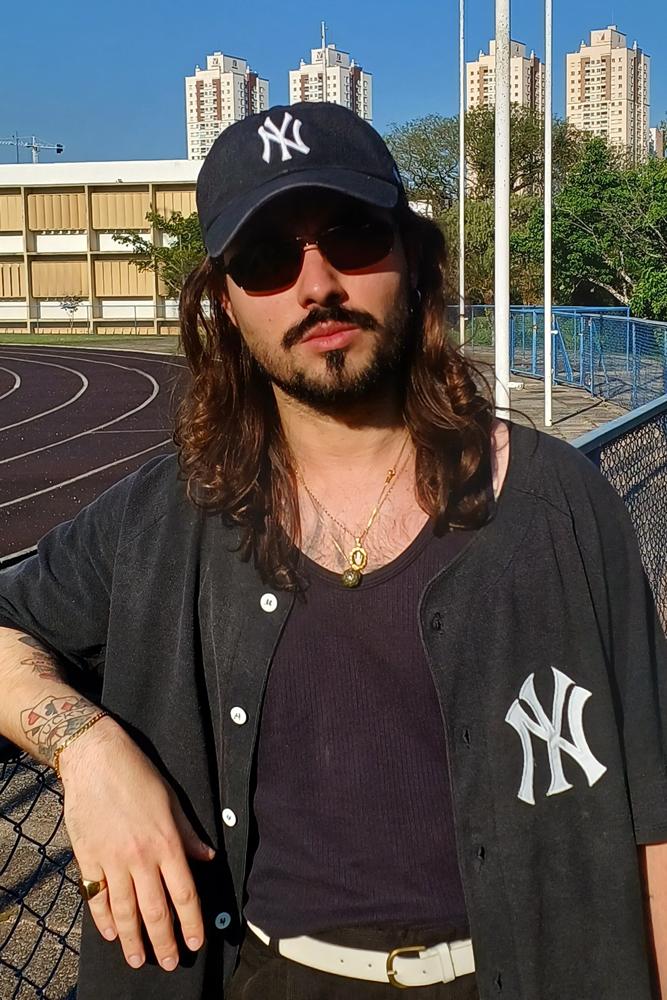 Lukepeder's fit featuring Asics, Nike, Levi's