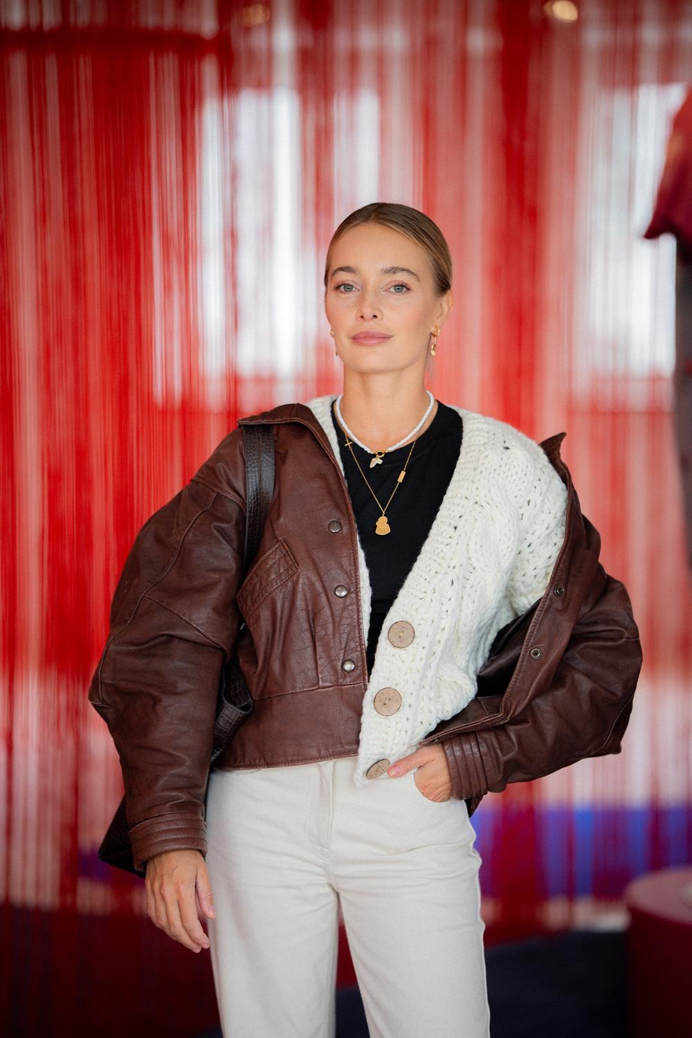 Post featuring KARDIGAN Z DOMIESZKĄ WEŁNY - UNA