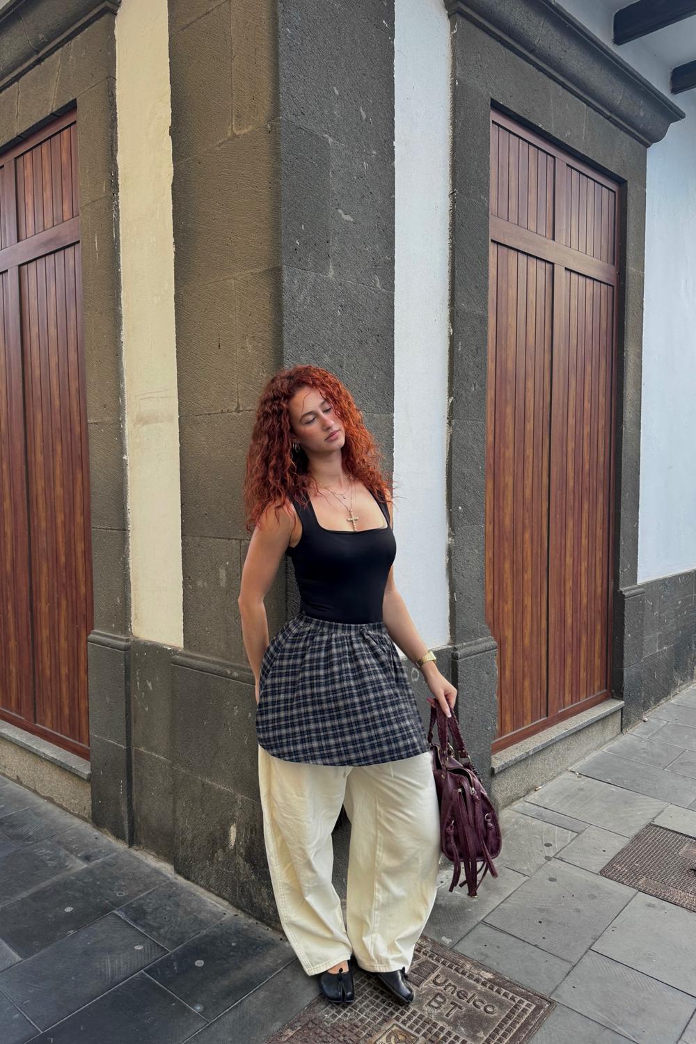 Post featuring Bailarinas tabi negras de piel - ULK Karva