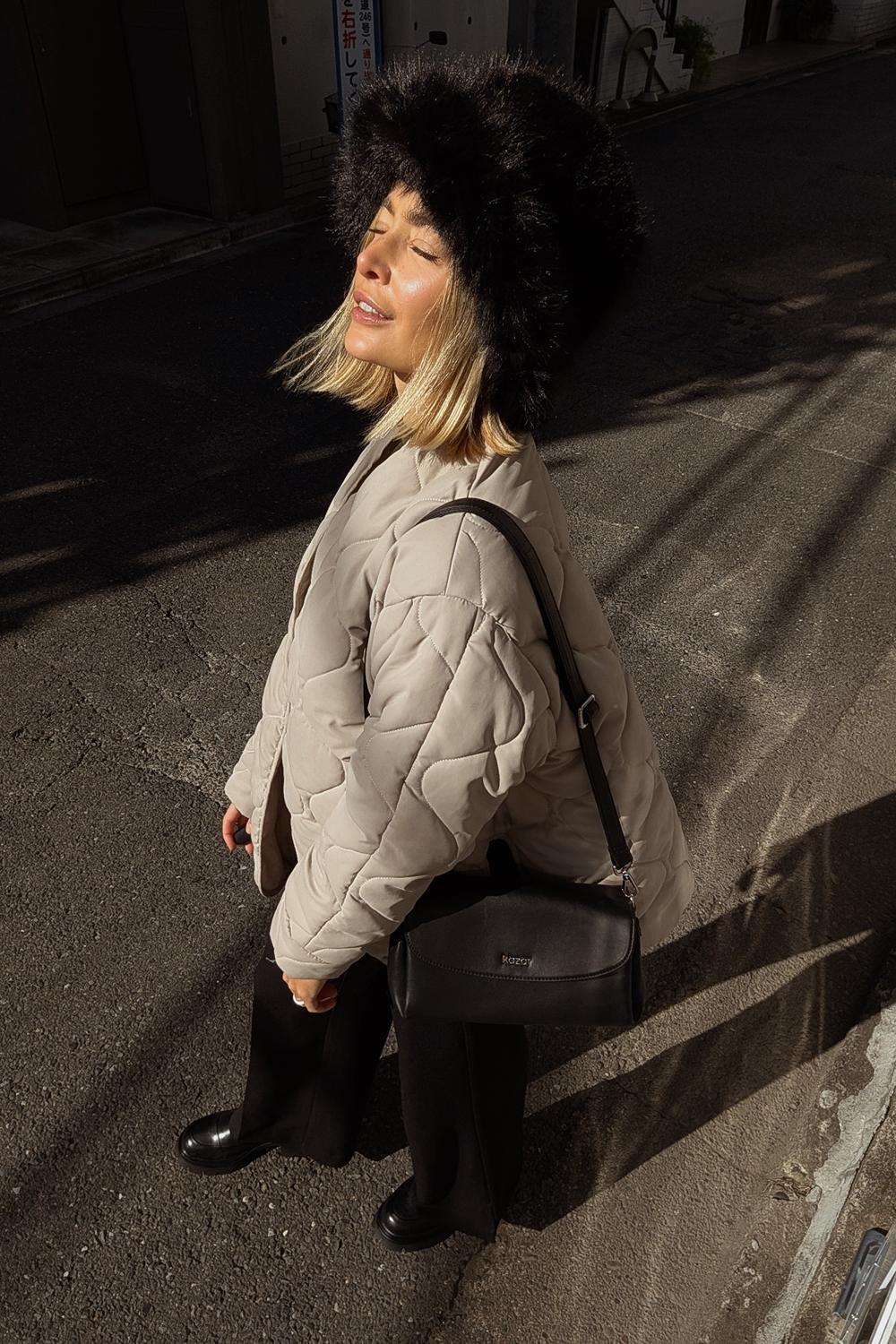 Post featuring TKANINOWE SPODNIE Z SZEROKĄ NOGAWKĄ - LUZO