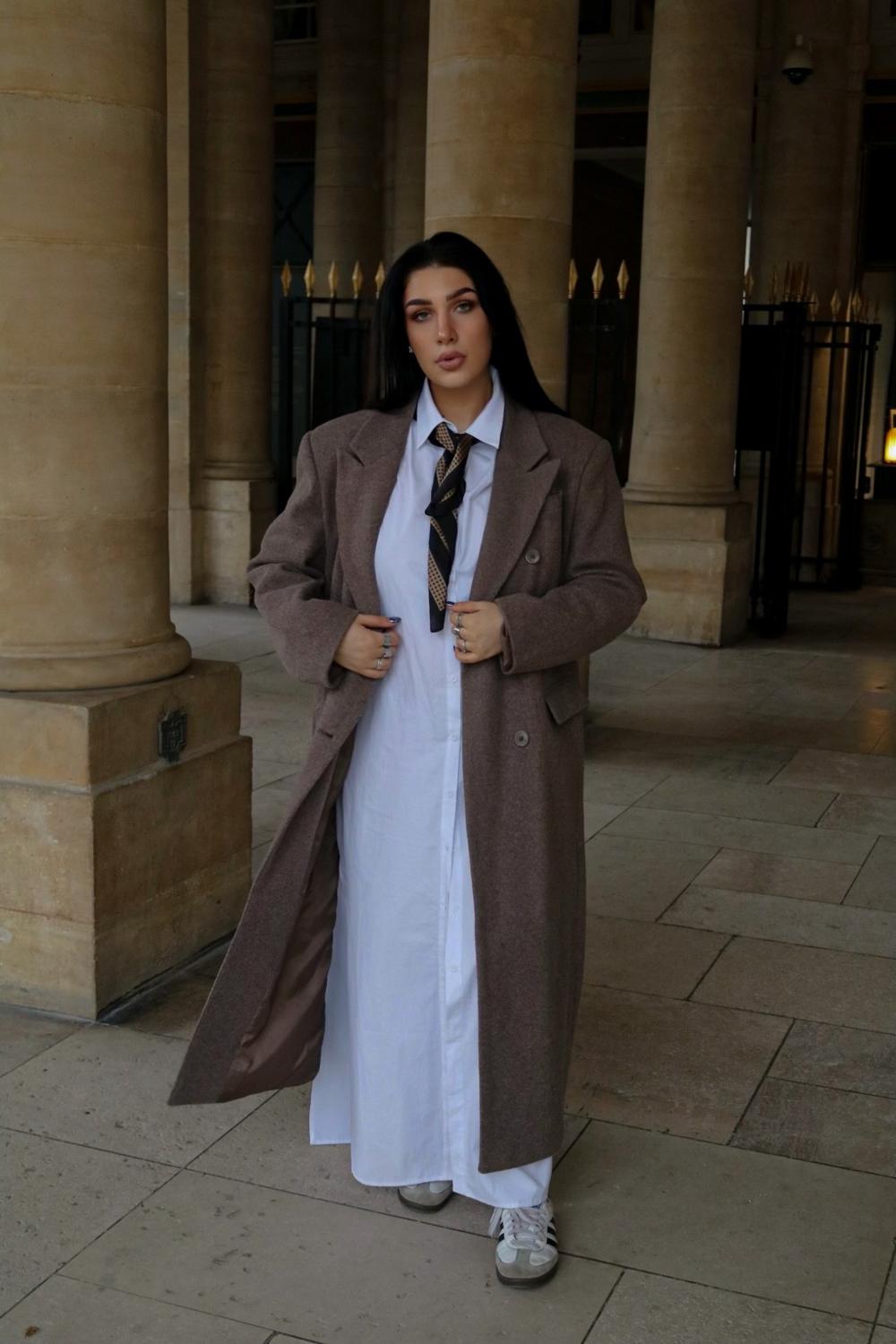 Post featuring Femme Manteau oversize structuré gris champignon à double boutonnière | Taille 32