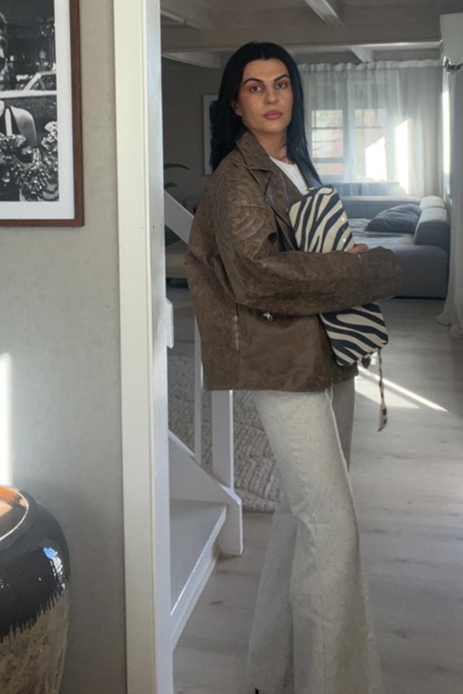 Simpleugc's fit featuring Pretty Little Things, H&M, Jimmy Choo